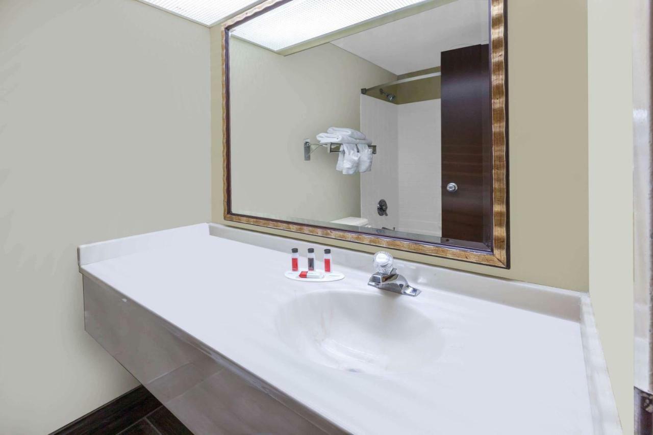 Days Inn By Wyndham Milan Sandusky South Luaran gambar